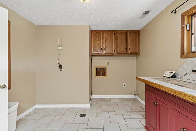 2268 E Thompson Place, Springfield, MO 65804