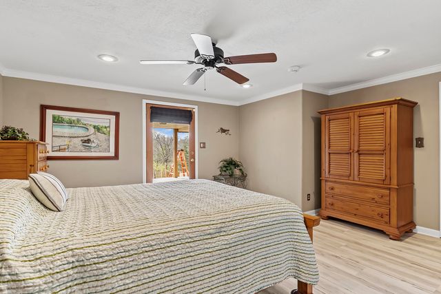 2268 E Thompson Place, Springfield, MO 65804