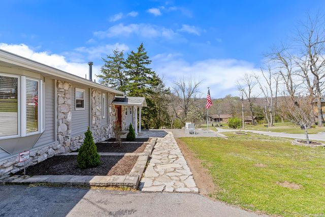 2268 E Thompson Place, Springfield, MO 65804