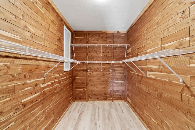 2268 E Thompson Place, Springfield, MO 65804