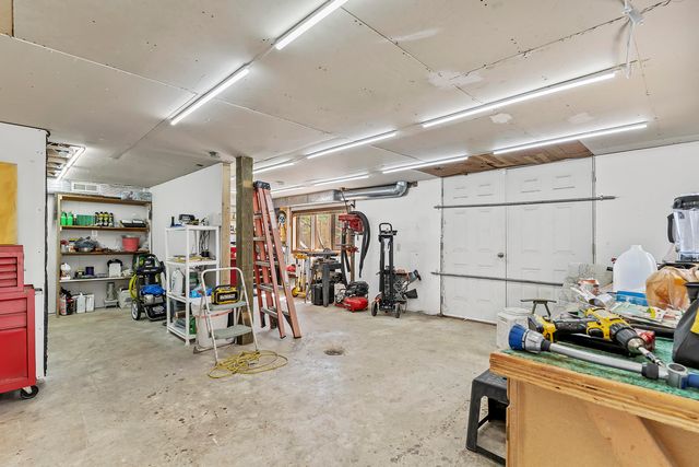 2268 E Thompson Place, Springfield, MO 65804