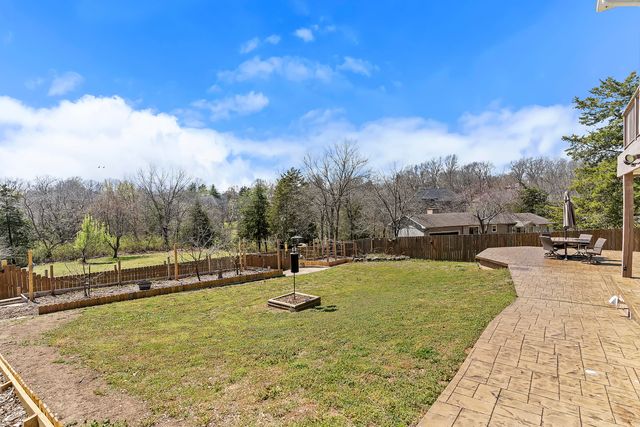 2268 E Thompson Place, Springfield, MO 65804