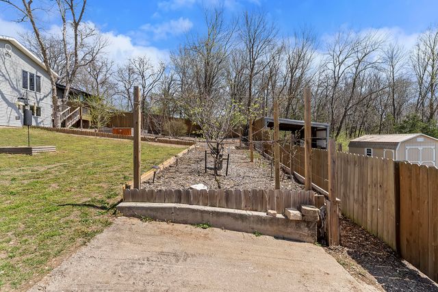 2268 E Thompson Place, Springfield, MO 65804