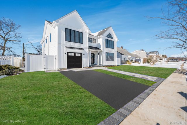 38 Pond Lane, Levittown, NY 11756