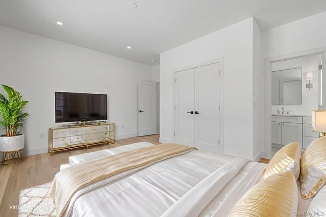 38 Pond Lane, Levittown, NY 11756