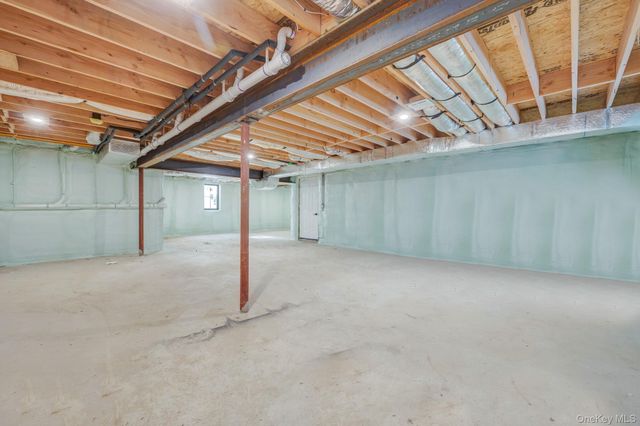 38 Pond Lane, Levittown, NY 11756