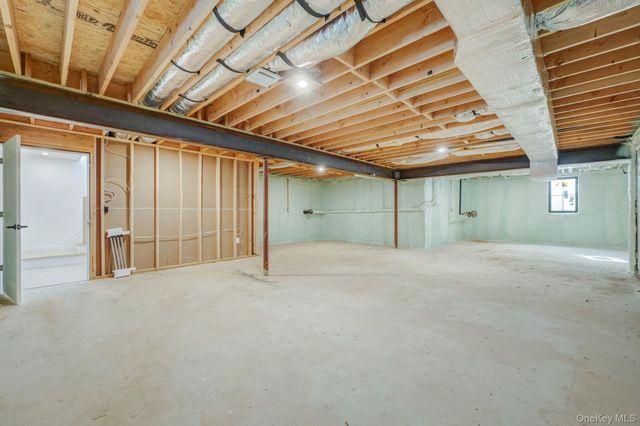 38 Pond Lane, Levittown, NY 11756