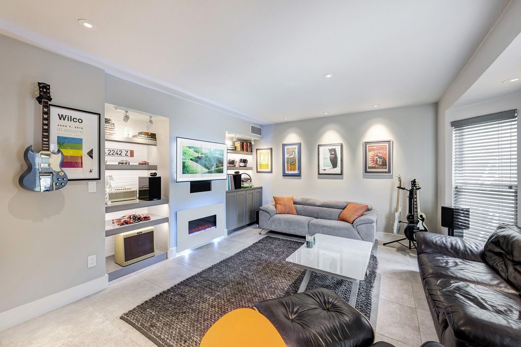 2102 Augusta Drive, Houston, TX 77057