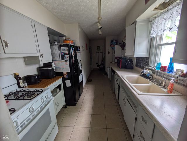 1002 S Noble Street, Shelbyville, IN 46176