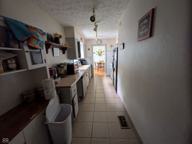 1002 S Noble Street, Shelbyville, IN 46176