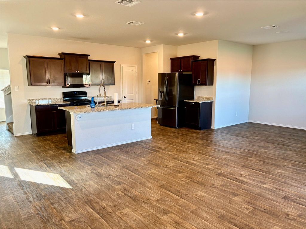 127 Snapdragon LN, San Marcos, TX 78666