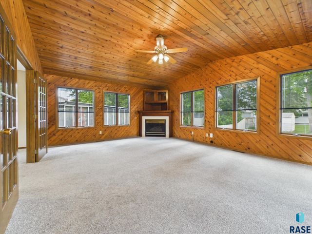 2513 S Lake Ave Avenue, Sioux Falls, SD 57105