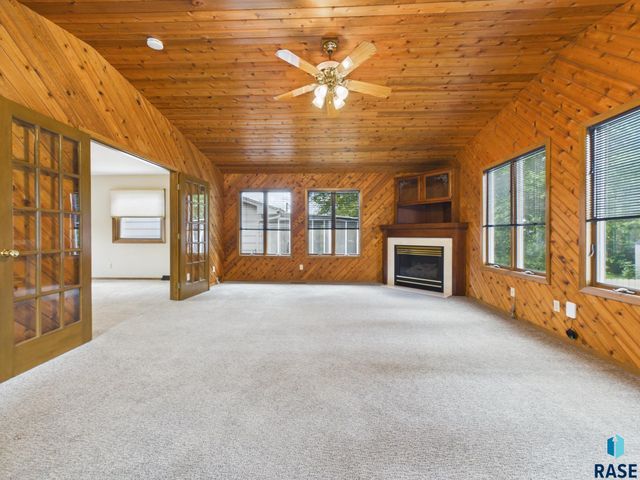 2513 S Lake Ave Avenue, Sioux Falls, SD 57105