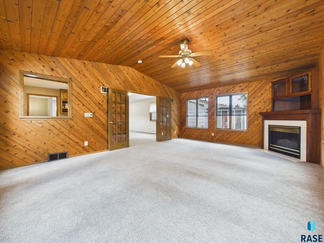 2513 S Lake Ave Avenue, Sioux Falls, SD 57105