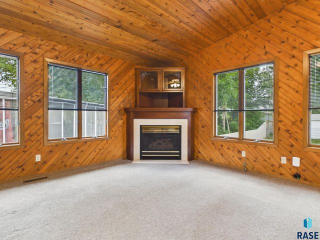 2513 S Lake Ave Avenue, Sioux Falls, SD 57105