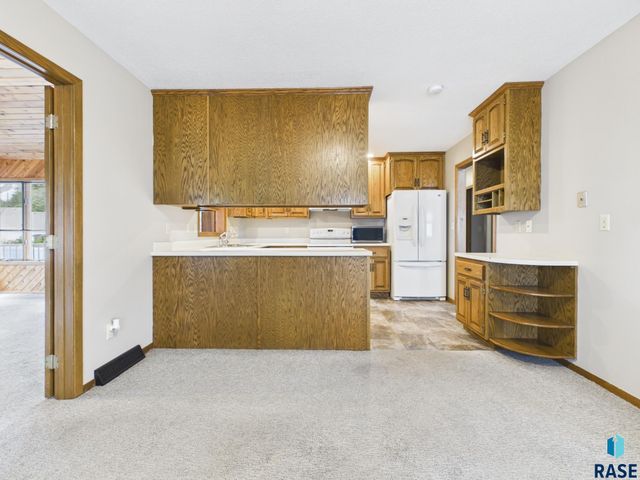 2513 S Lake Ave Avenue, Sioux Falls, SD 57105