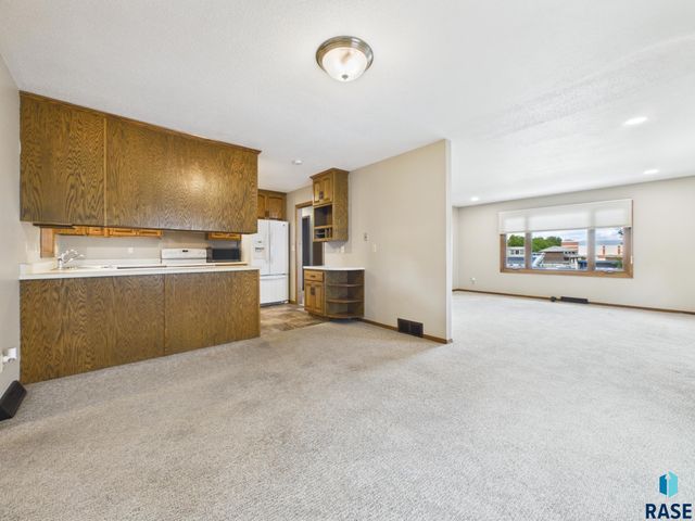2513 S Lake Ave Avenue, Sioux Falls, SD 57105