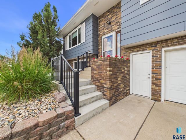 2513 S Lake Ave Avenue, Sioux Falls, SD 57105