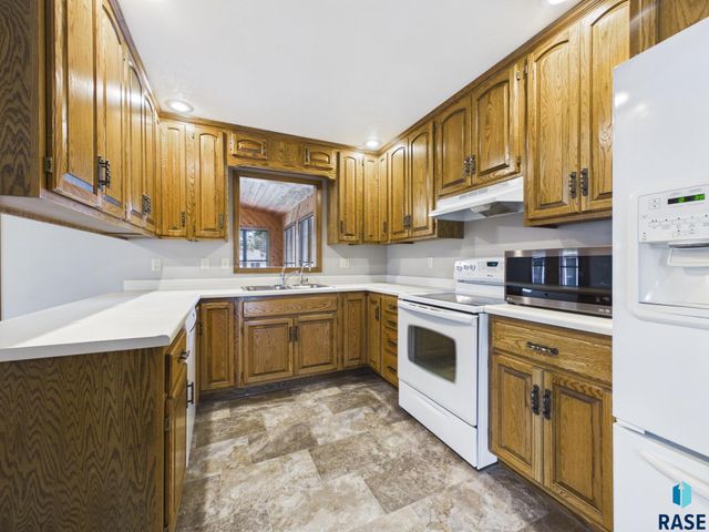 2513 S Lake Ave Avenue, Sioux Falls, SD 57105