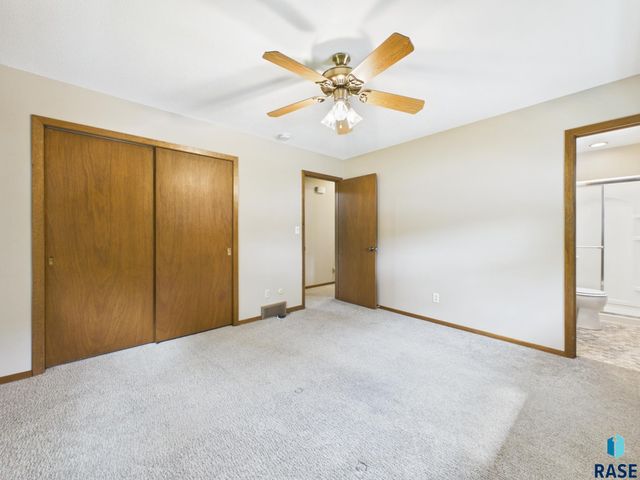 2513 S Lake Ave Avenue, Sioux Falls, SD 57105