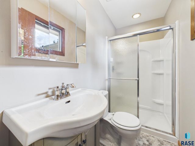 2513 S Lake Ave Avenue, Sioux Falls, SD 57105