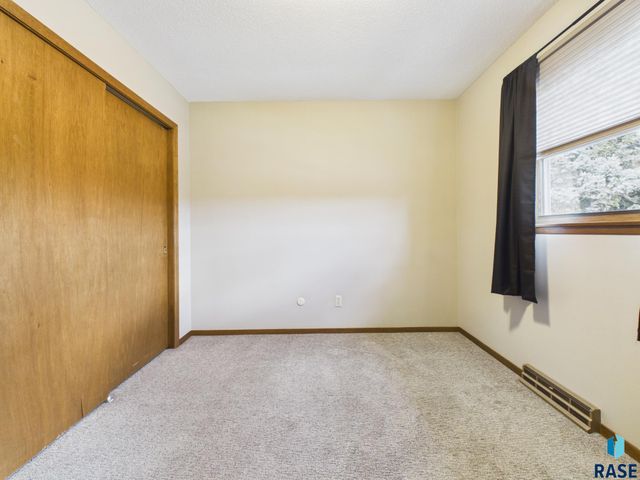 2513 S Lake Ave Avenue, Sioux Falls, SD 57105