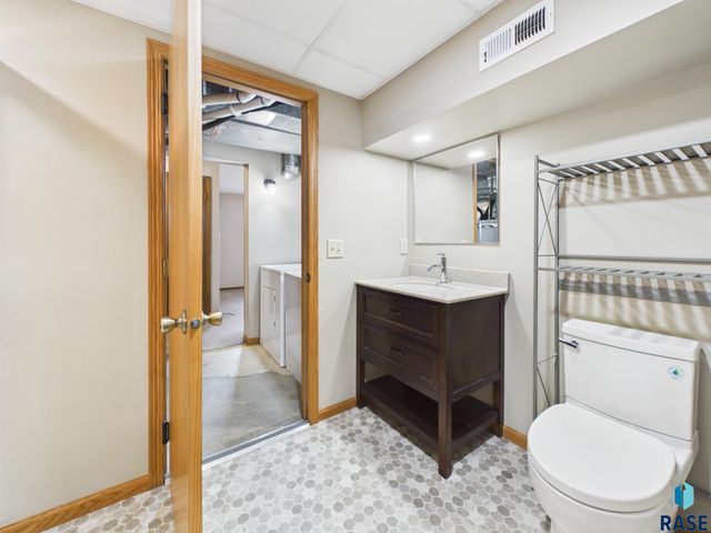 2513 S Lake Ave Avenue, Sioux Falls, SD 57105