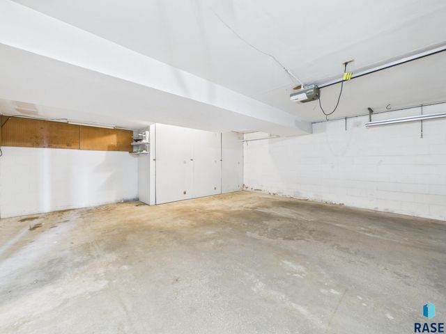 2513 S Lake Ave Avenue, Sioux Falls, SD 57105