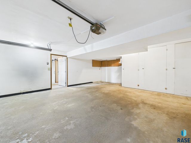2513 S Lake Ave Avenue, Sioux Falls, SD 57105