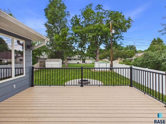 2513 S Lake Ave Avenue, Sioux Falls, SD 57105