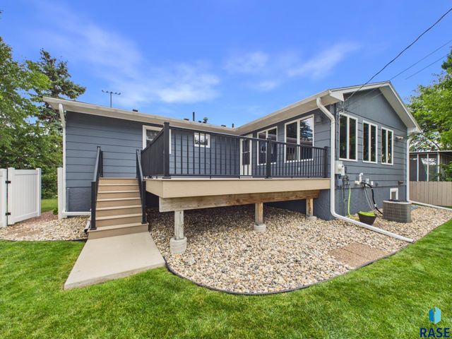 2513 S Lake Ave Avenue, Sioux Falls, SD 57105
