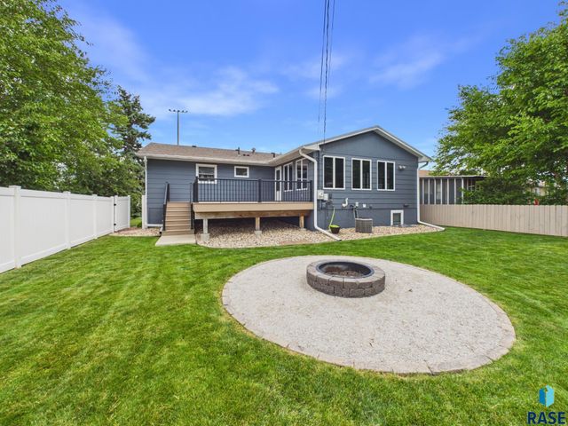 2513 S Lake Ave Avenue, Sioux Falls, SD 57105