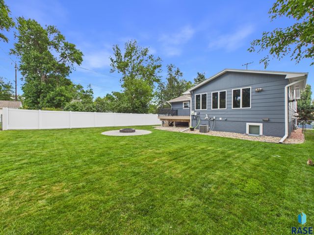 2513 S Lake Ave Avenue, Sioux Falls, SD 57105