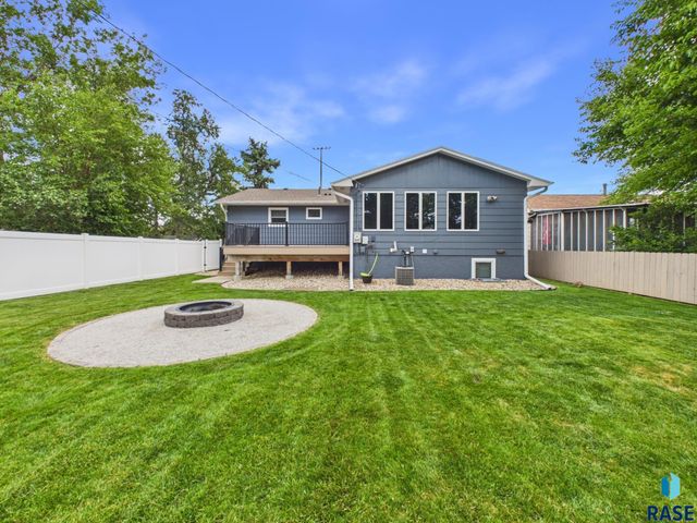 2513 S Lake Ave Avenue, Sioux Falls, SD 57105