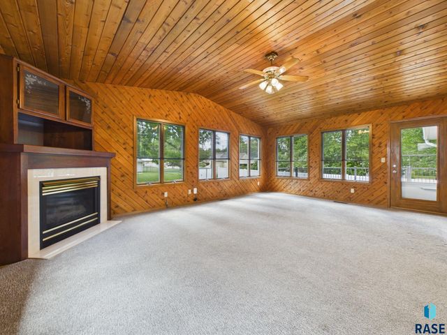 2513 S Lake Ave Avenue, Sioux Falls, SD 57105
