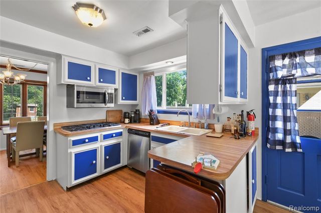 8522 Hampton, Grosse Ile, MI 48138