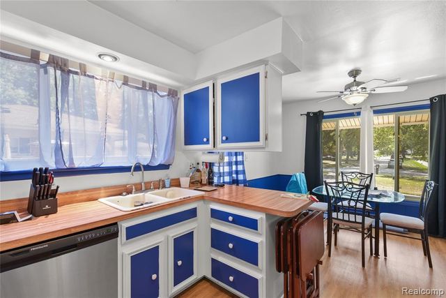 8522 Hampton, Grosse Ile, MI 48138