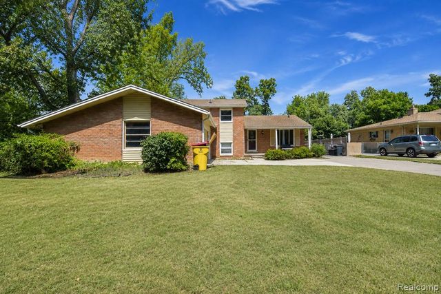 8522 Hampton, Grosse Ile, MI 48138