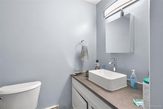 8522 Hampton, Grosse Ile, MI 48138