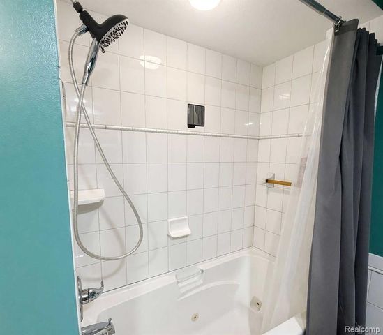 8522 Hampton, Grosse Ile, MI 48138