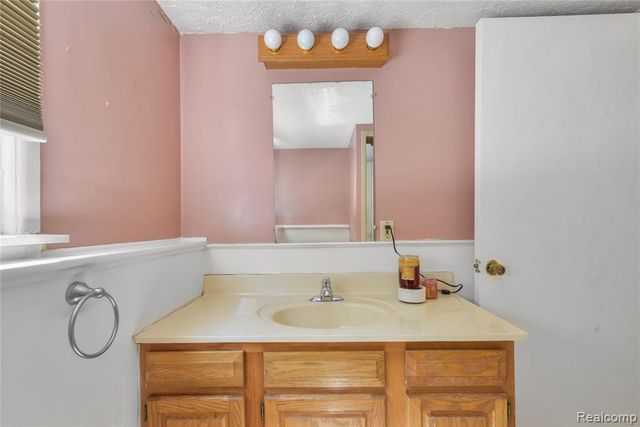8522 Hampton, Grosse Ile, MI 48138