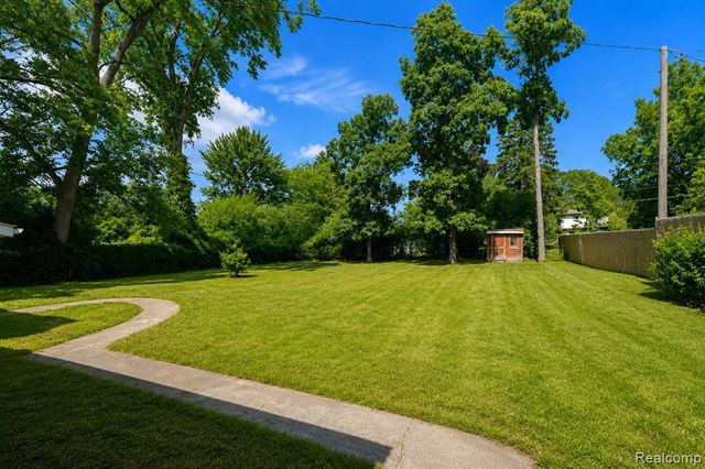 8522 Hampton, Grosse Ile, MI 48138