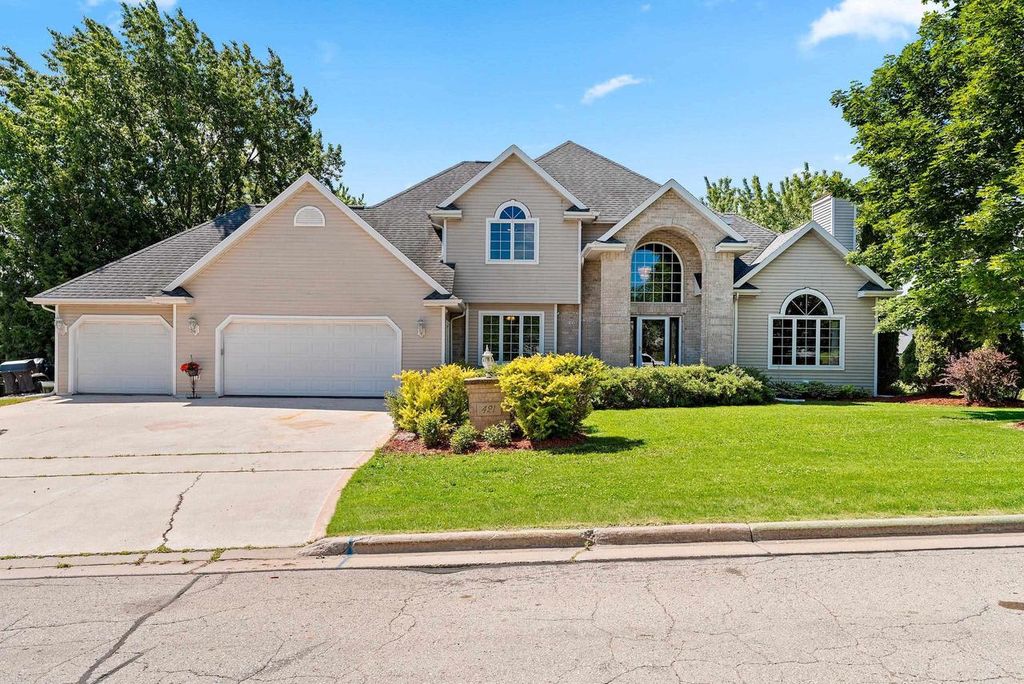 421 WOODROW COURT, Denmark, WI 54208