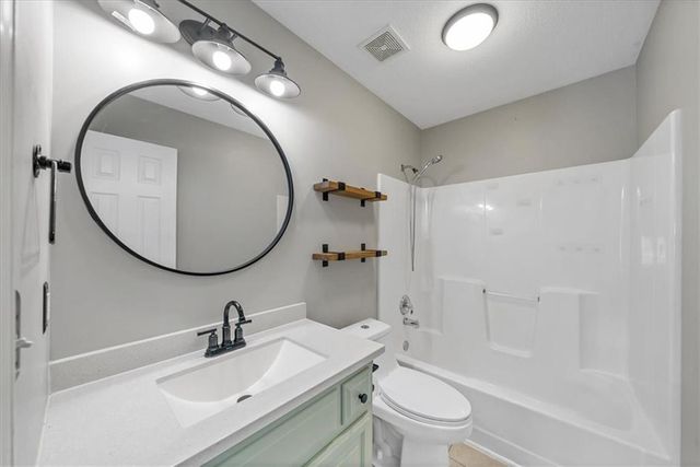 14637 Crystal Place, Grandview, MO 64030