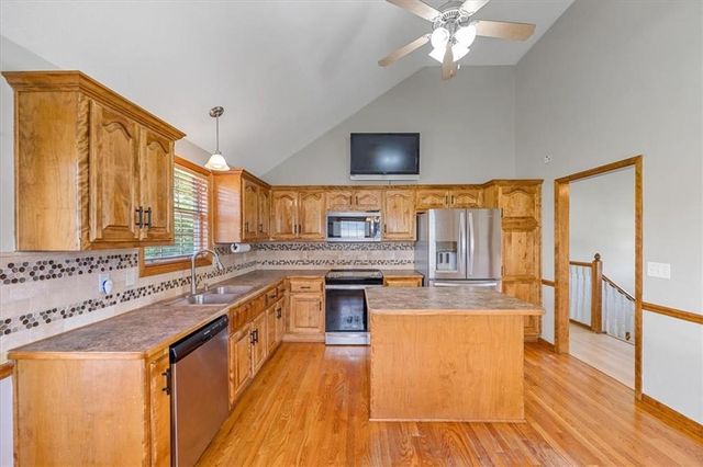 14637 Crystal Place, Grandview, MO 64030