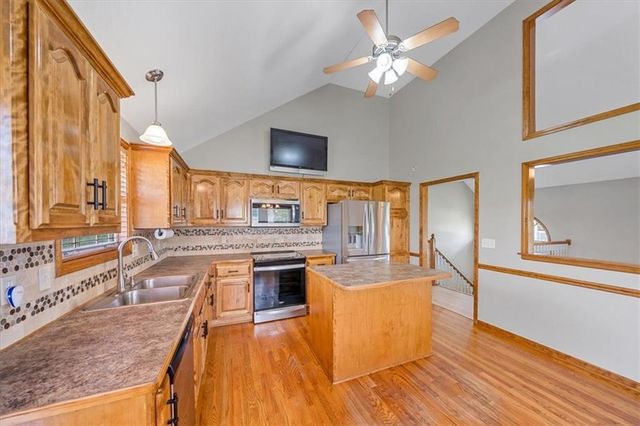 14637 Crystal Place, Grandview, MO 64030