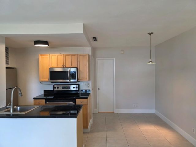 815 Middle River Drive 117, Fort Lauderdale, FL 33304