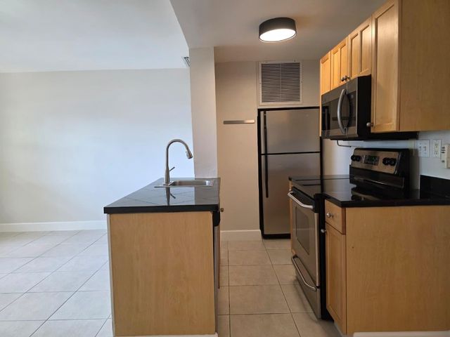 815 Middle River Drive 117, Fort Lauderdale, FL 33304