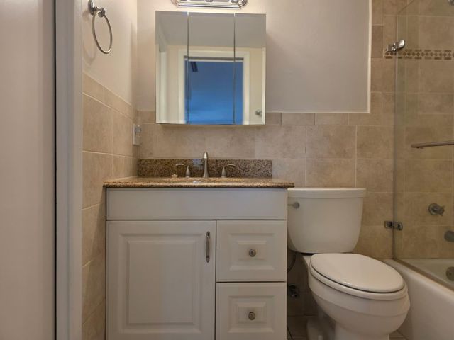 815 Middle River Drive 117, Fort Lauderdale, FL 33304