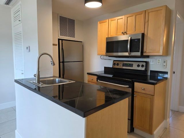 815 Middle River Drive 117, Fort Lauderdale, FL 33304